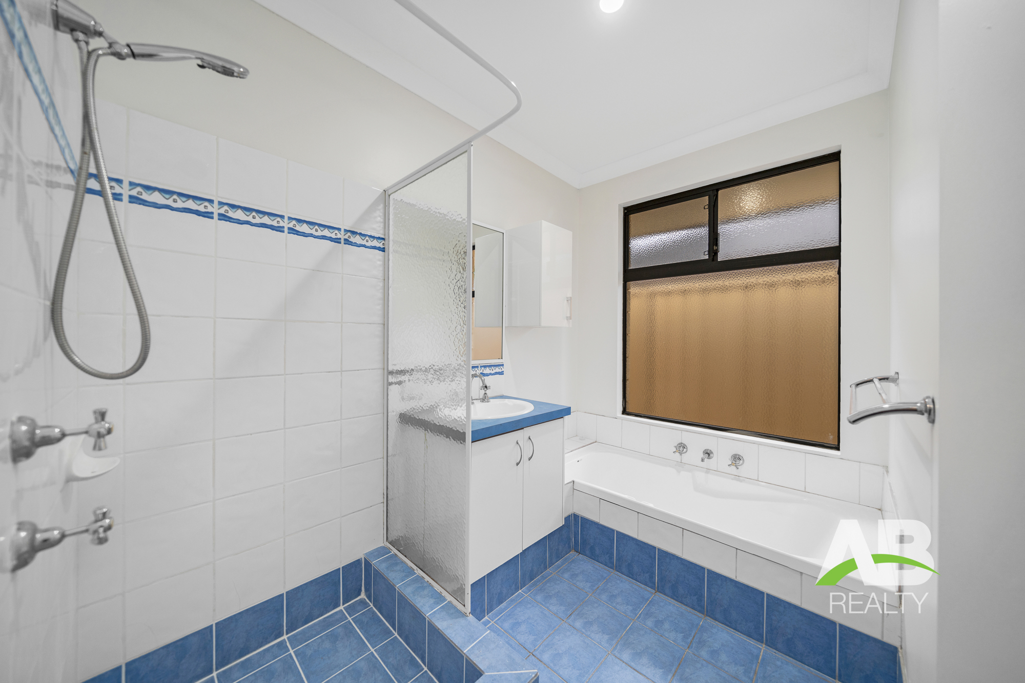 68240059 1689828981 4200 130elliotrdhockinglrlogo 10