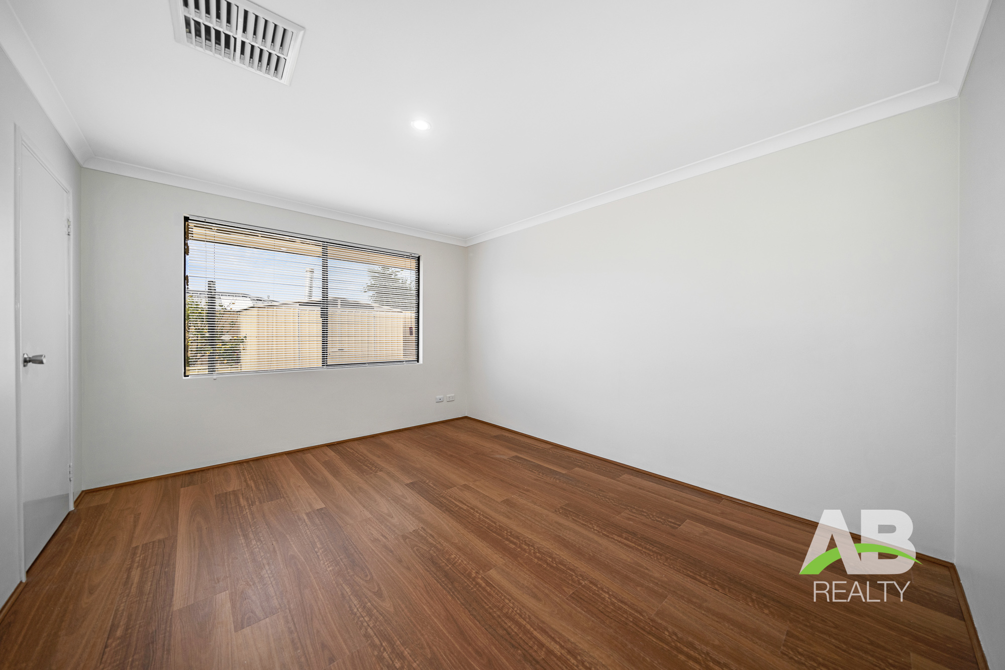 68240062 1689828983 30431 130elliotrdhockinglrlogo 11