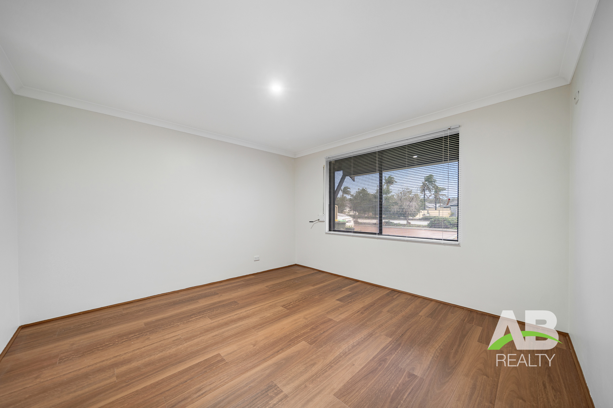 68240075 1689828993 5004 130elliotrdhockinglrlogo 2