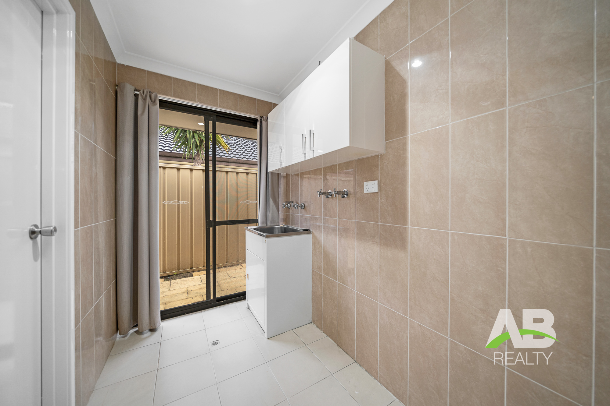 68240085 1689829005 4778 130elliotrdhockinglrlogo 9