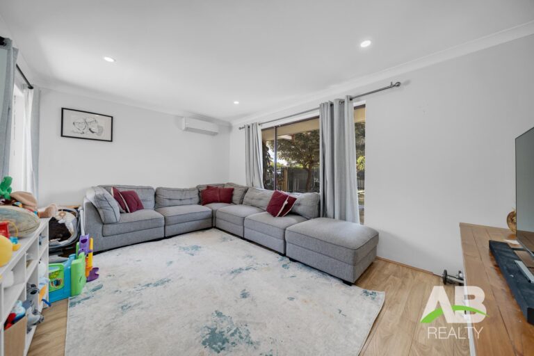 177053484 1764226276 105058 8MundereePlWannerooLRLogo