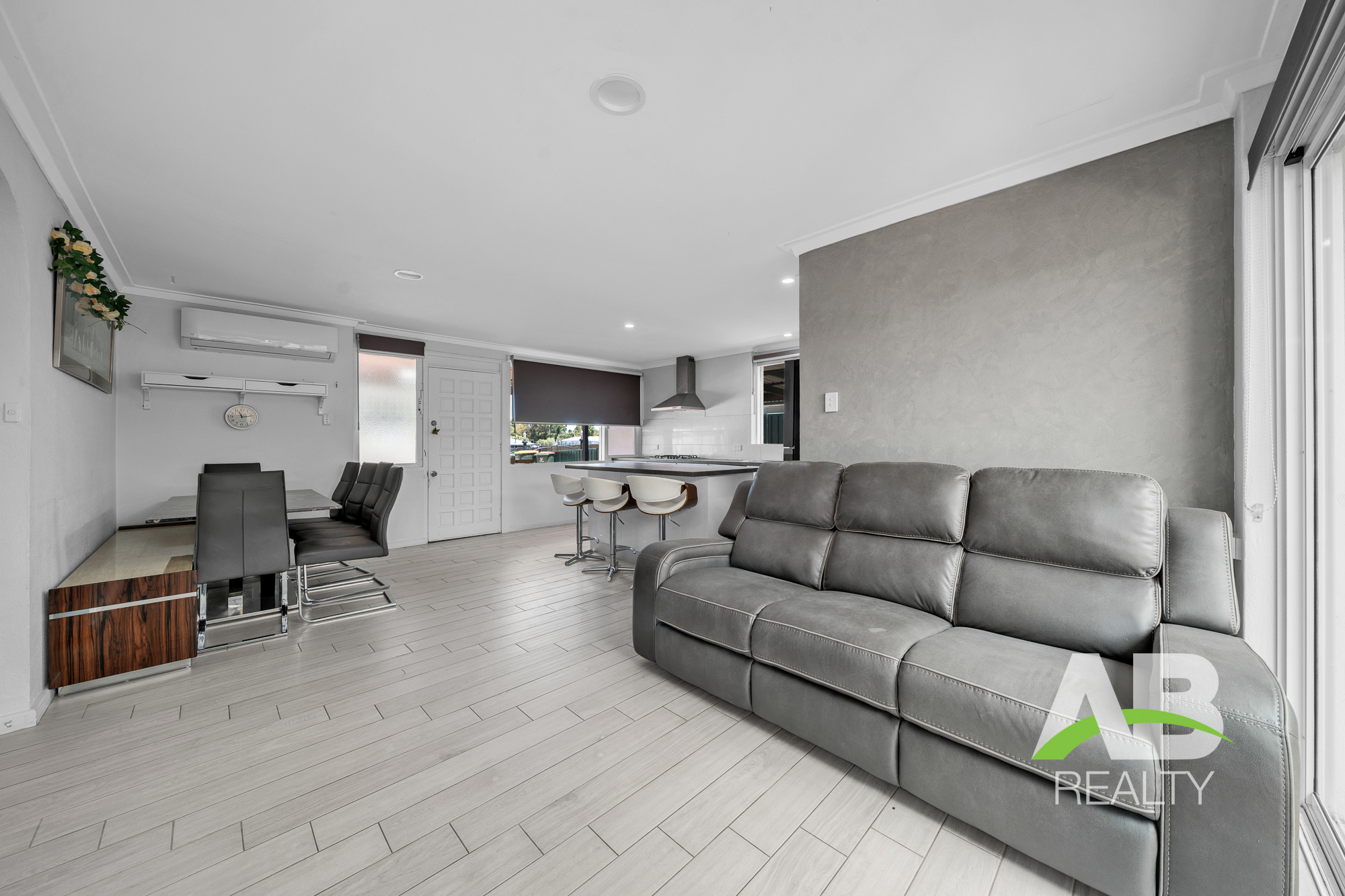 181214947 1766976536 53898 28ThompsonDrWannerooLRLogo