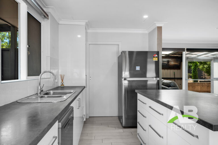 181214948 1766976538 291346 28ThompsonDrWannerooLRLogo