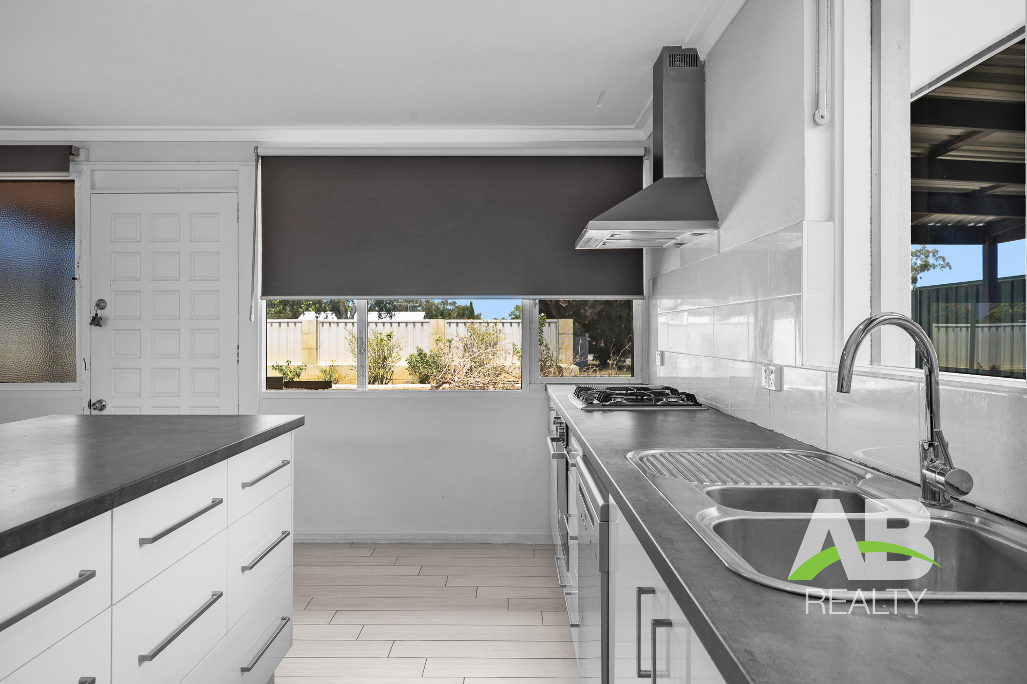 181214949 1766976539 53932 28ThompsonDrWannerooLRLogo