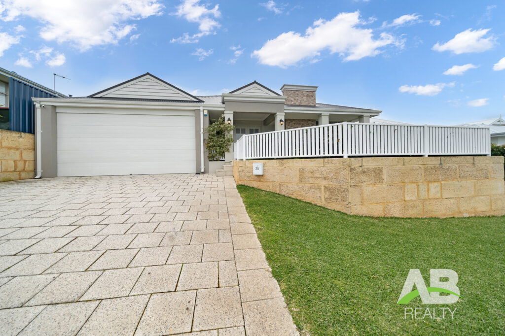 105258377 1724217065 84587 35GoundreyDrPearsallLRLogo