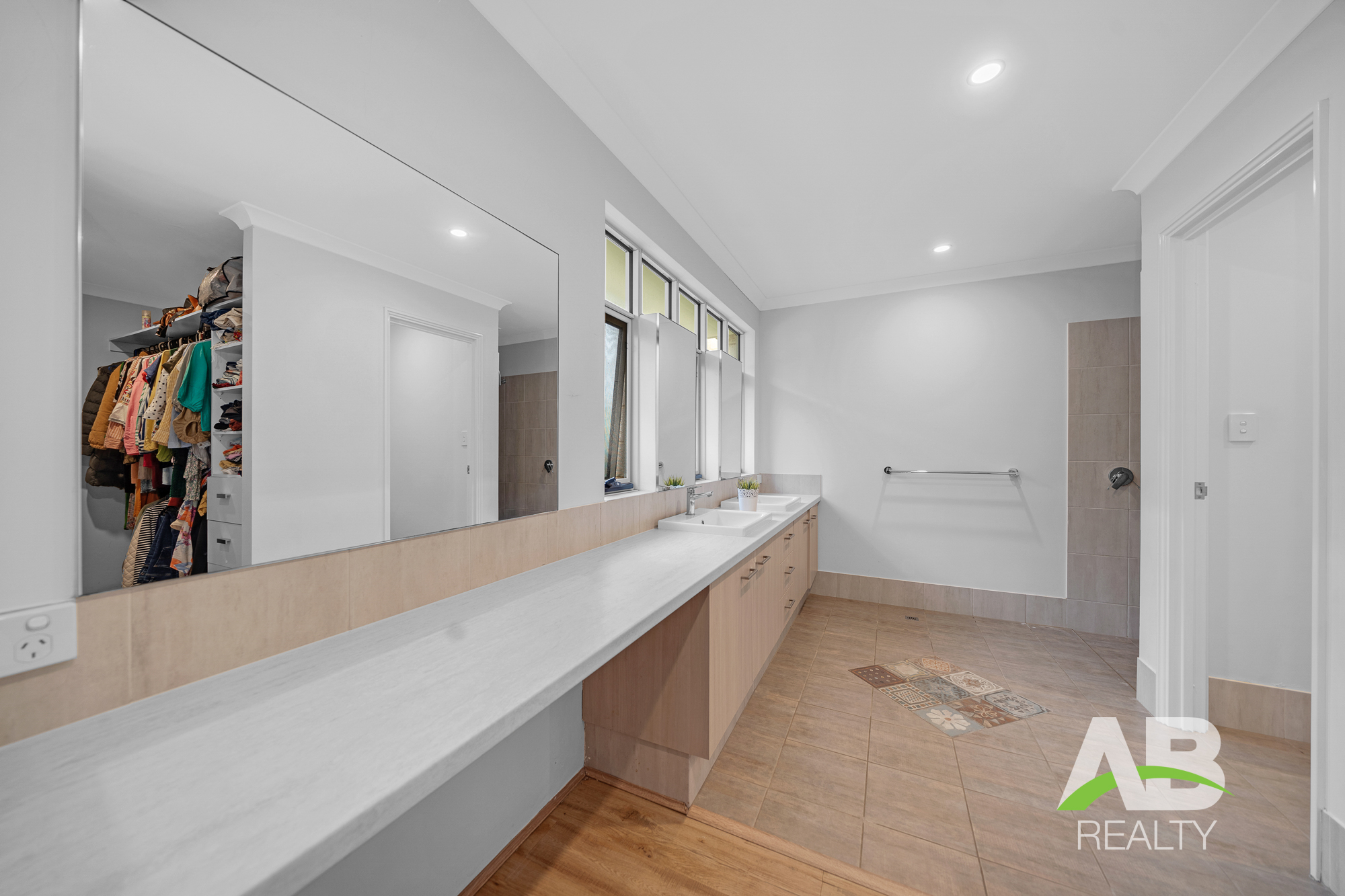 105258388 1724217070 84234 35GoundreyDrPearsallLRLogo