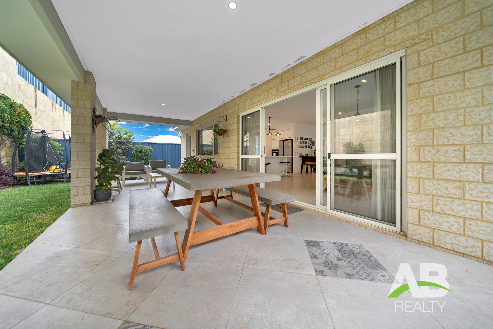 105258484 1724217085 74692 35GoundreyDrPearsallLRLogo