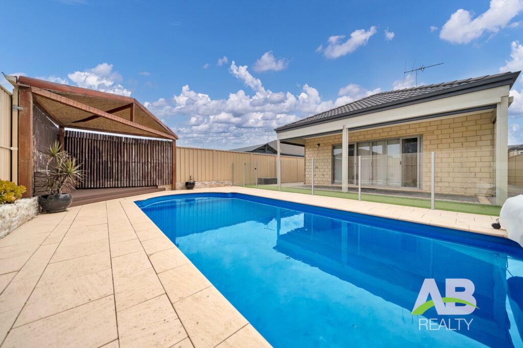 132342880 1737692490 159954 14VinciEntranceSinagraLRLogo