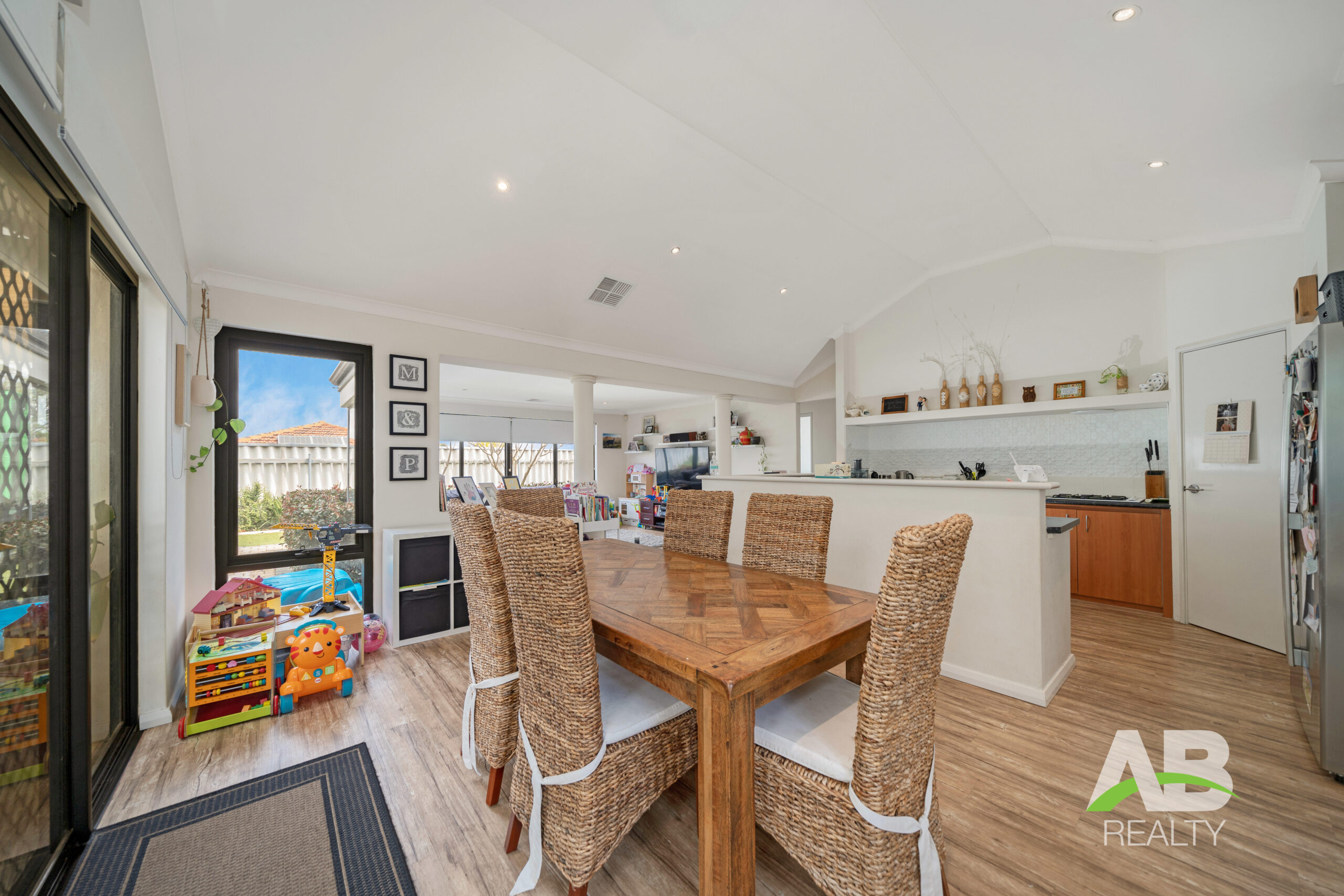 154056777 1751505564 44549 27LothertonWayHockingHRNoLogo