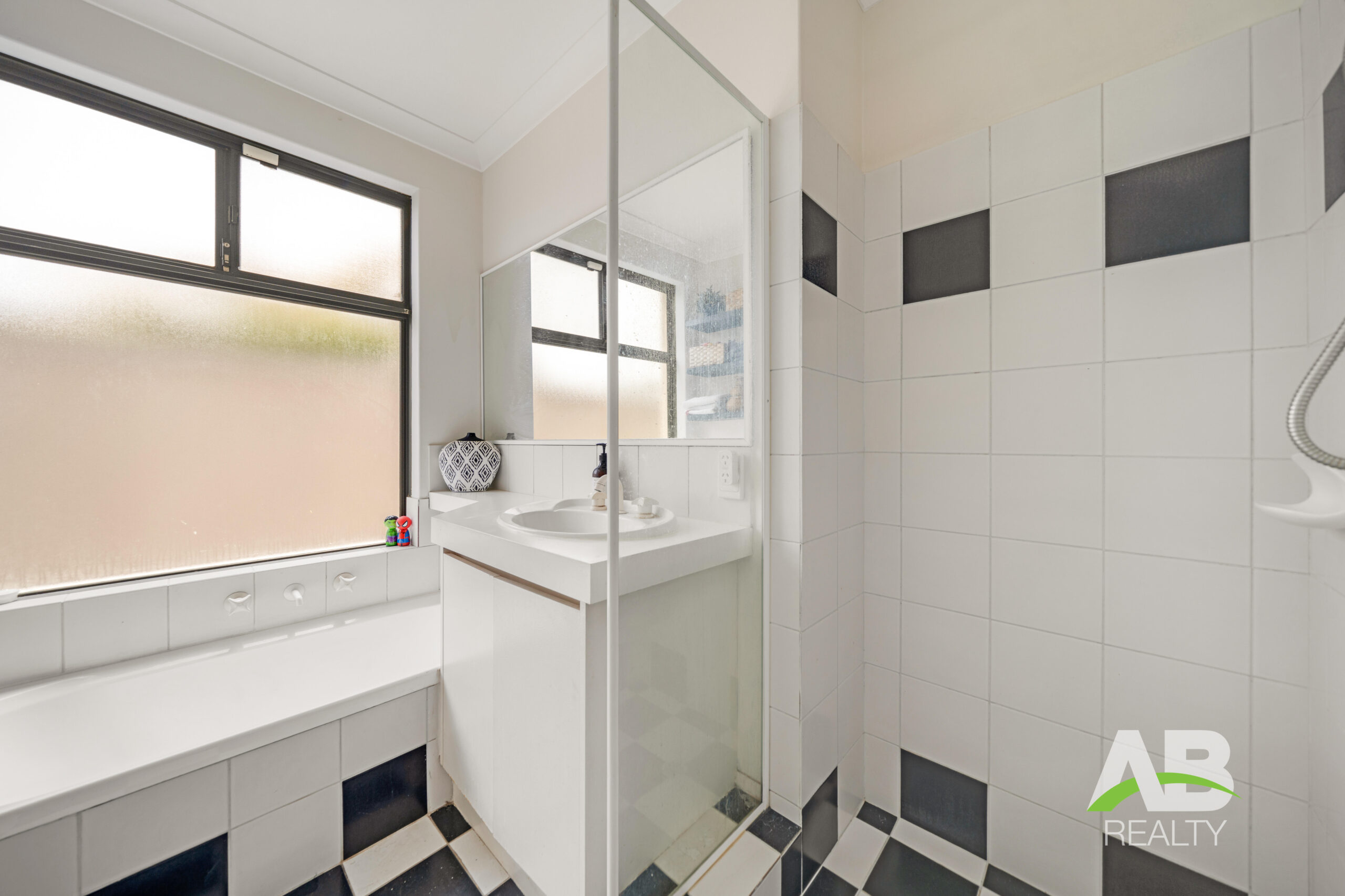 154056798 1751505572 35502 27LothertonWayHockingHRNoLogo 11