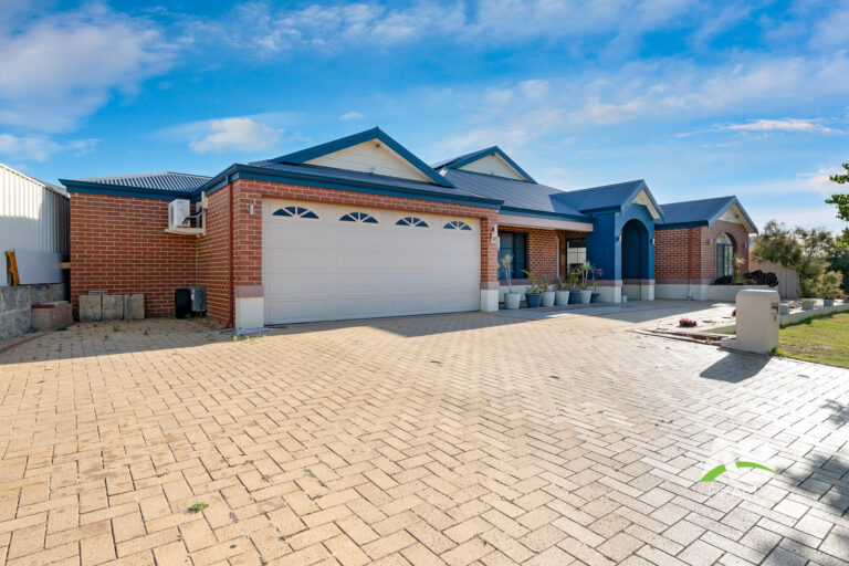 62093968 1671003522 9127 10OakworthMeanderTappingLRLogo