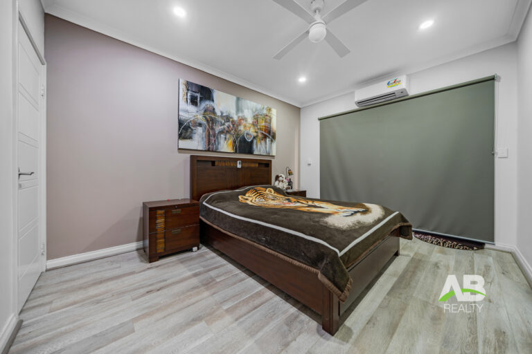 62093972 1671003525 8948 10OakworthMeanderTappingLRLogo