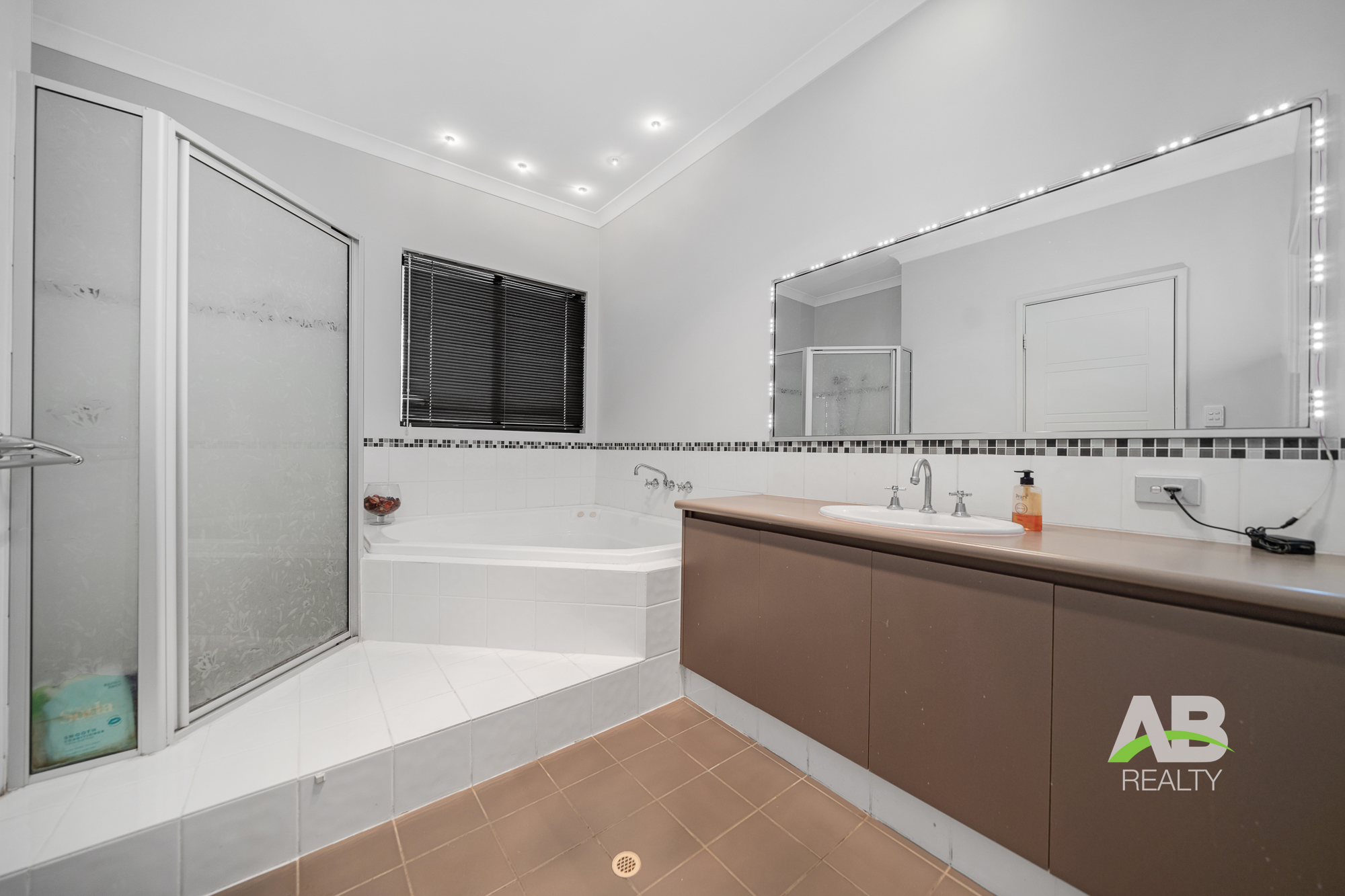 62093973 1671003526 8932 10OakworthMeanderTappingLRLogo