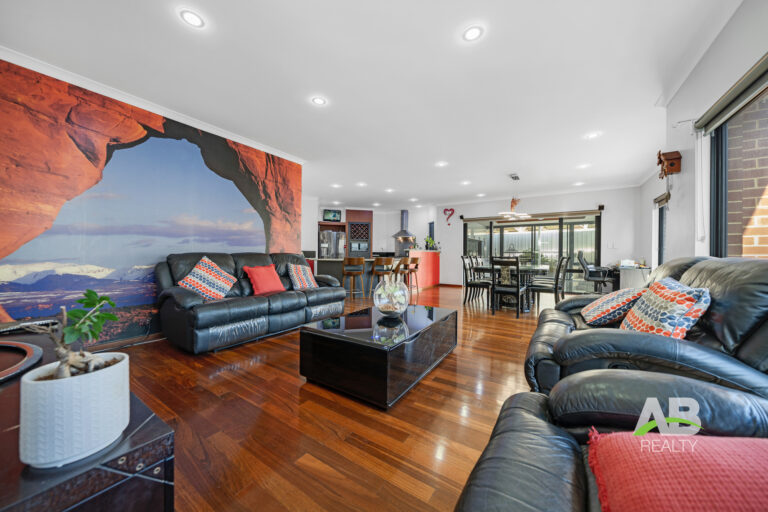 62093981 1671003533 9370 10OakworthMeanderTappingLRLogo