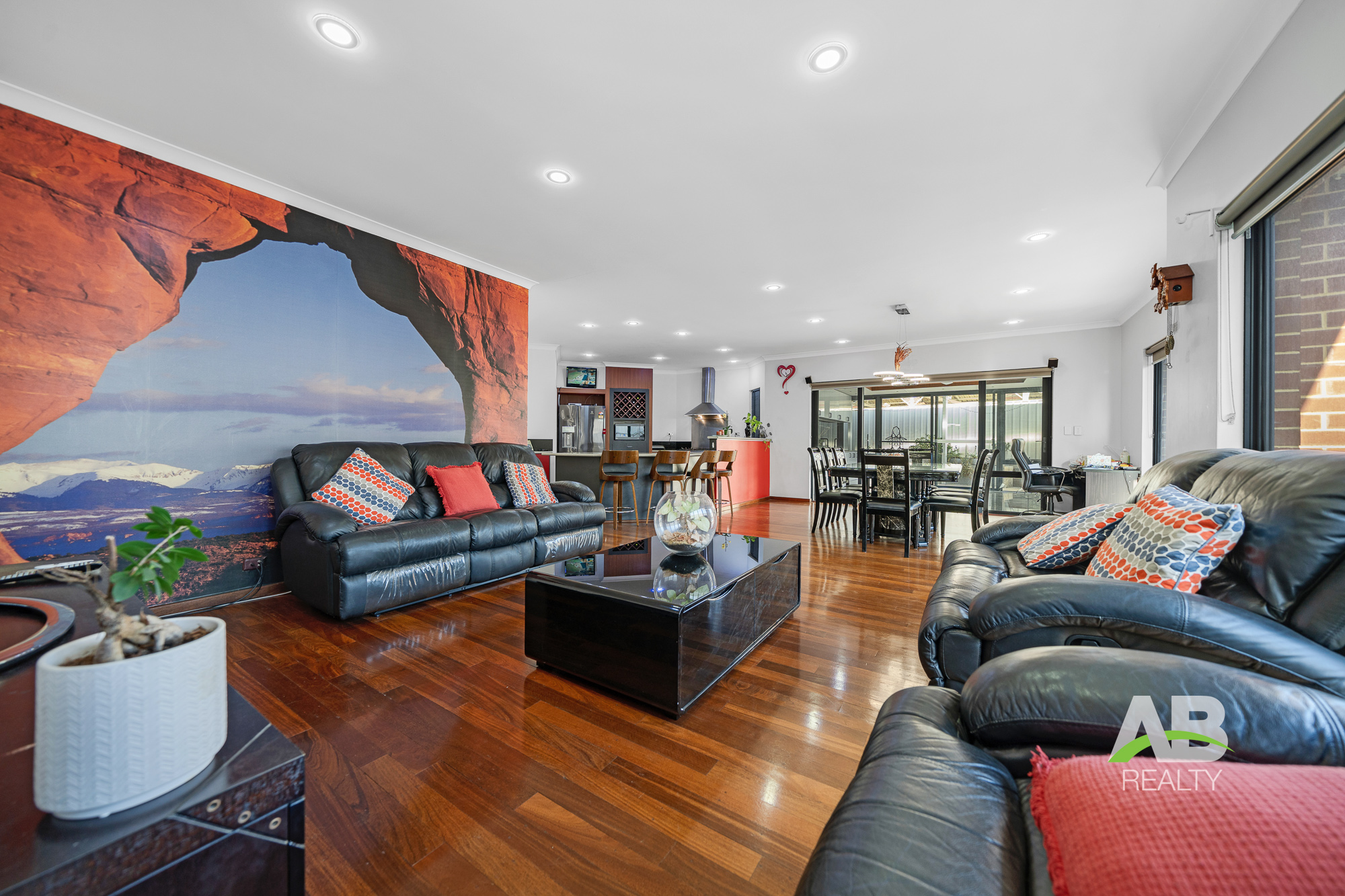 62093981 1671003533 9370 10OakworthMeanderTappingLRLogo