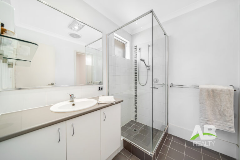 135666487 1739520791 189182 68LiriopePkwySinagraWeb