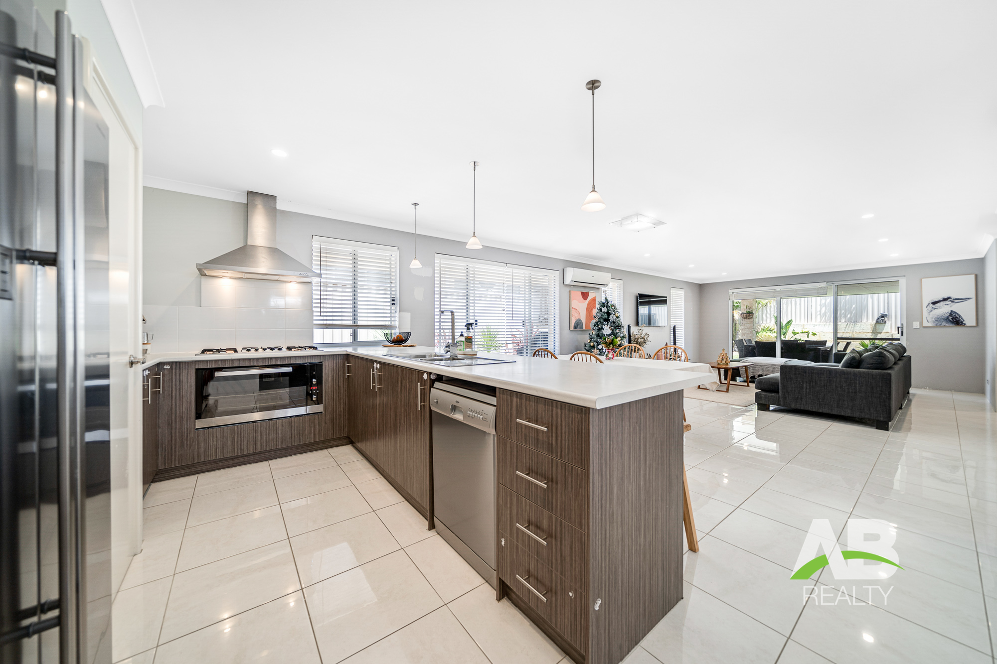 135666492 1739520796 188954 68LiriopePkwySinagraWeb