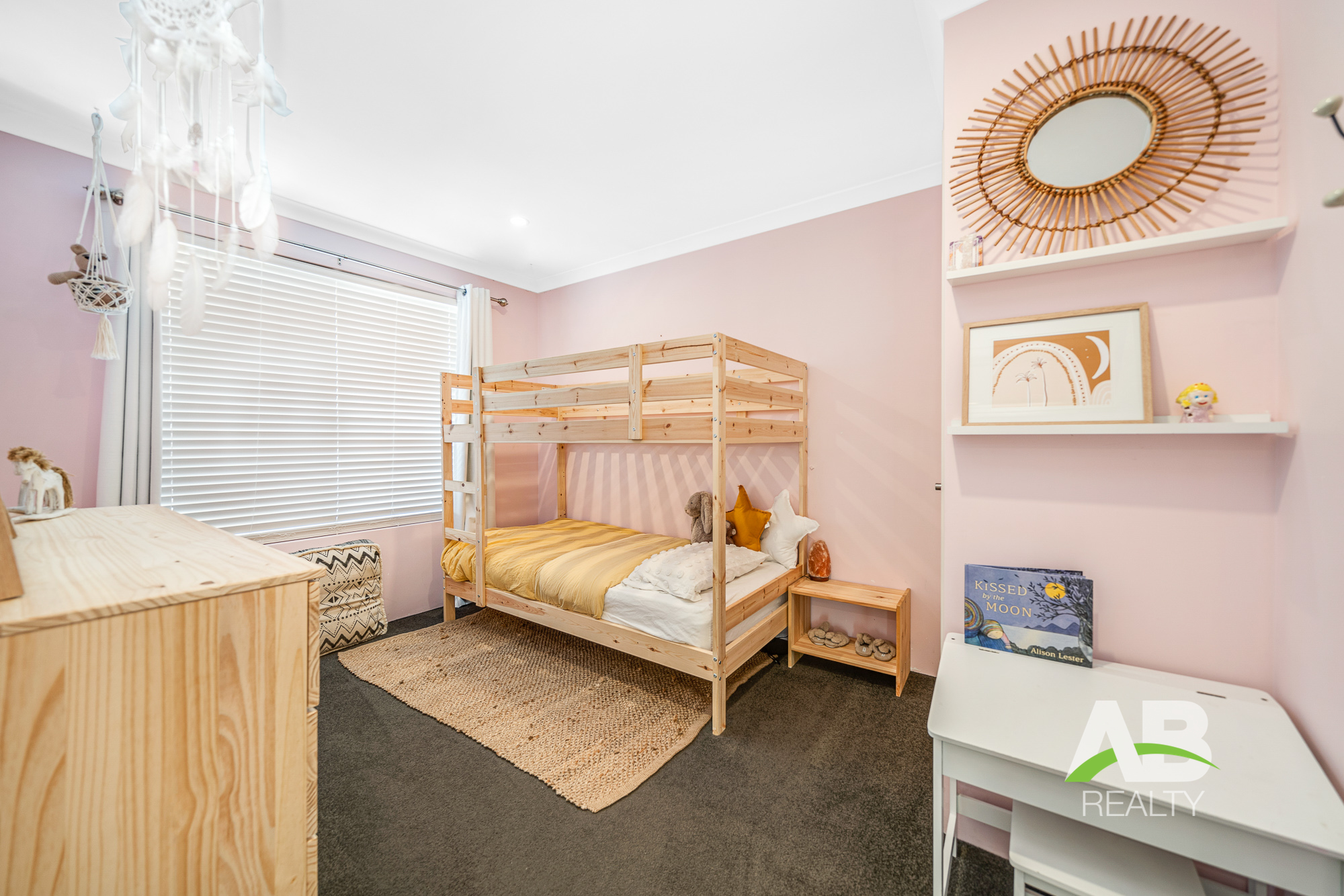 135666496 1739520800 189061 68LiriopePkwySinagraWeb