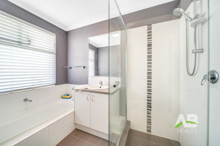 135666498 1739520802 189461 68LiriopePkwySinagraWeb