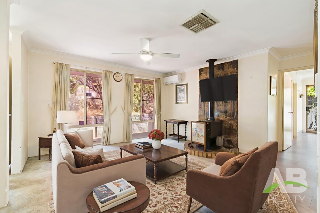 186815341 1770869008 70544 DSC00075 LivingRoom Standard