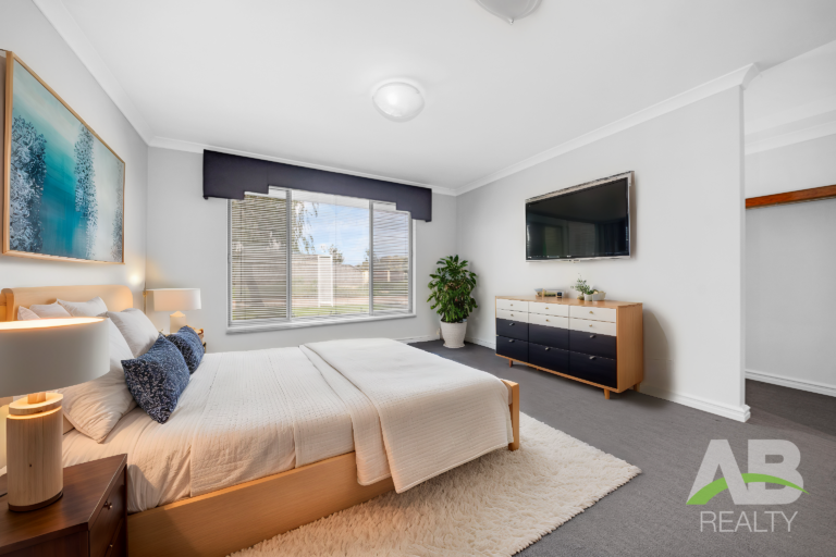 129373477 1734571811 147531 11 Tobermory Cres Butler HRNoLogo 3 Bedroom Scandinavian