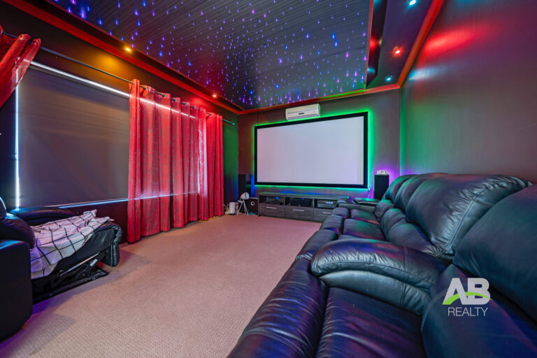 190201102 1772594545 78947 10OakworthMeanderTappingLRLogo