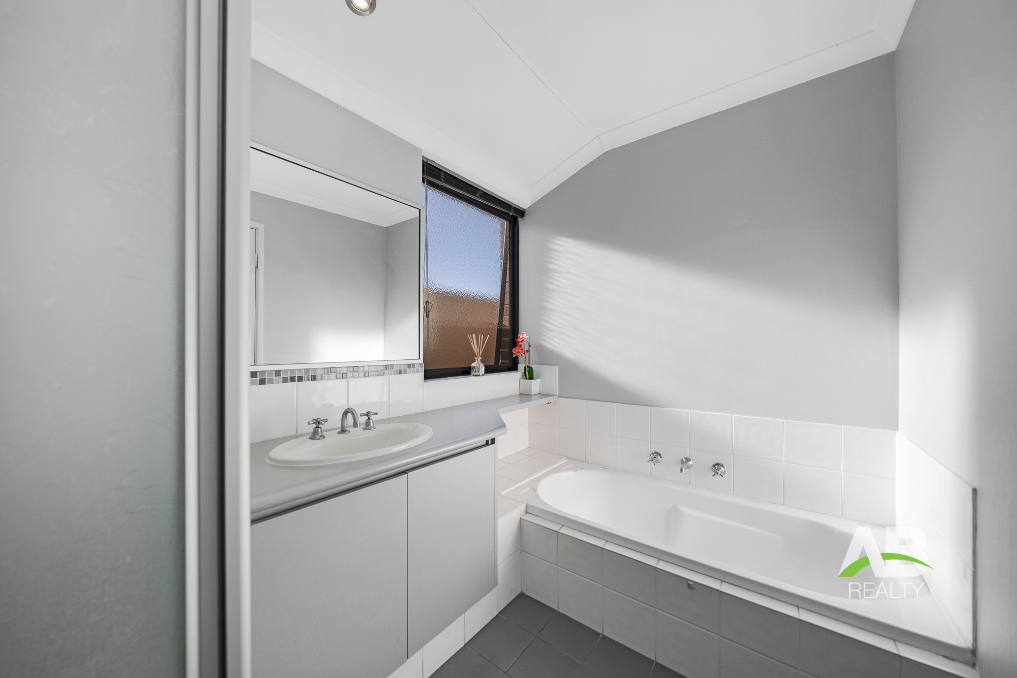 190201227 1772594553 66058 10OakworthMeanderTappingLRLogo