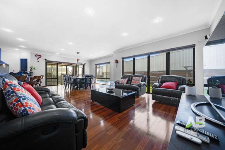 190201254 1772594558 66106 10OakworthMeanderTappingLRLogo