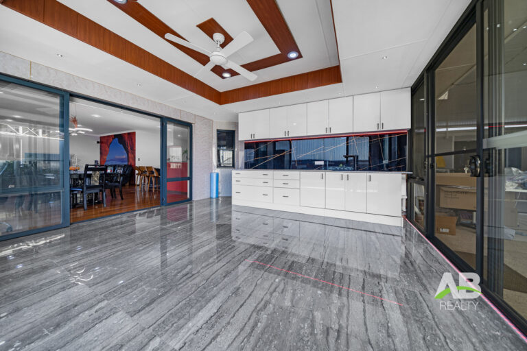 190201292 1772594562 261236 10OakworthMeanderTappingLRLogo