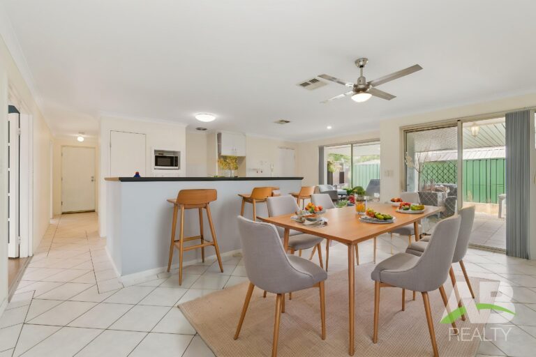 194193829 1774497617 70269 DSC00041 DiningRoom Standard