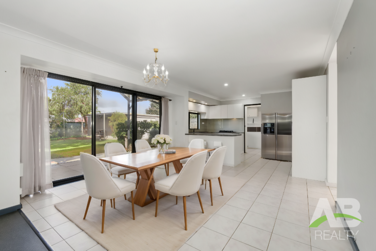 197889328 1776830875 81751 DSC00025 DiningRoom Standard