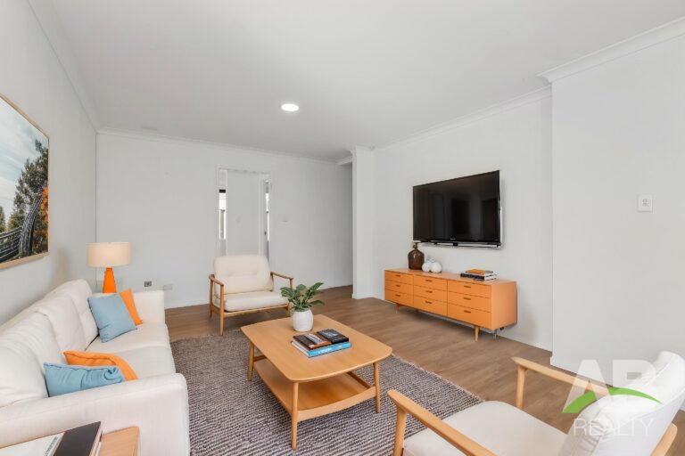 201820880 1779075724 84558 DSC00037 LivingRoom Standard