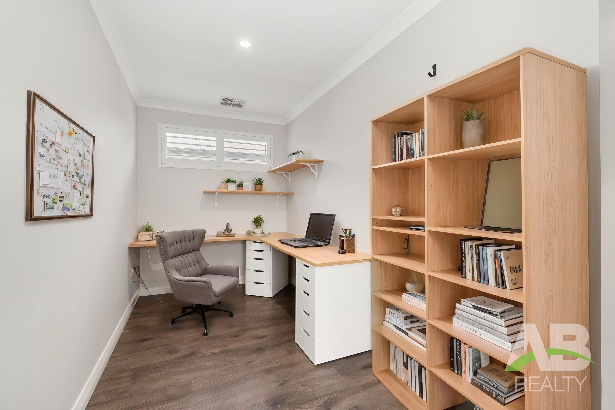 202459646 1779336124 82455 DSC00107 HomeOffice Standard
