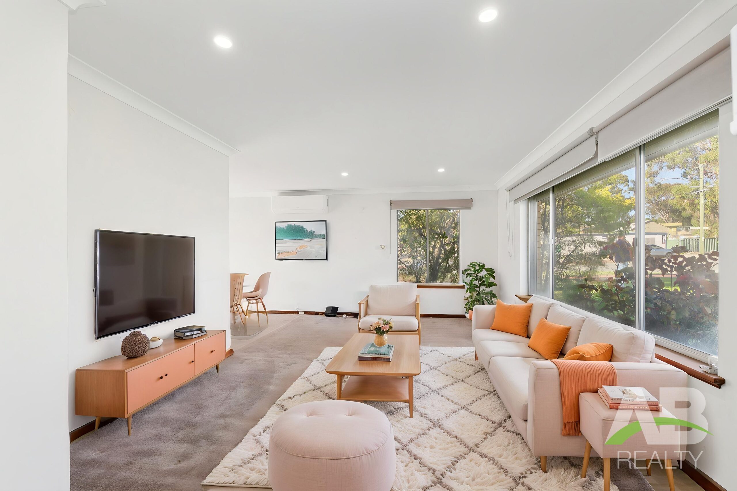 213074433 1785892113 41286 DSC00191 LivingRoom Standard