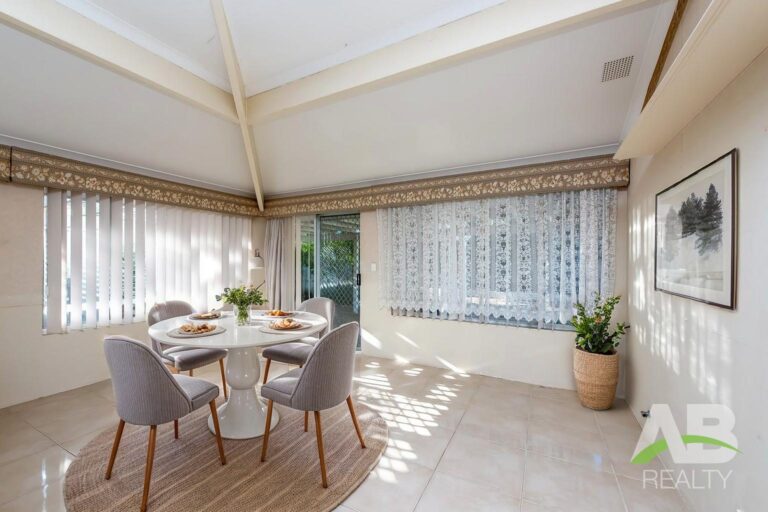 204896078 1780903322 90597 image DiningRoom Scandinavian