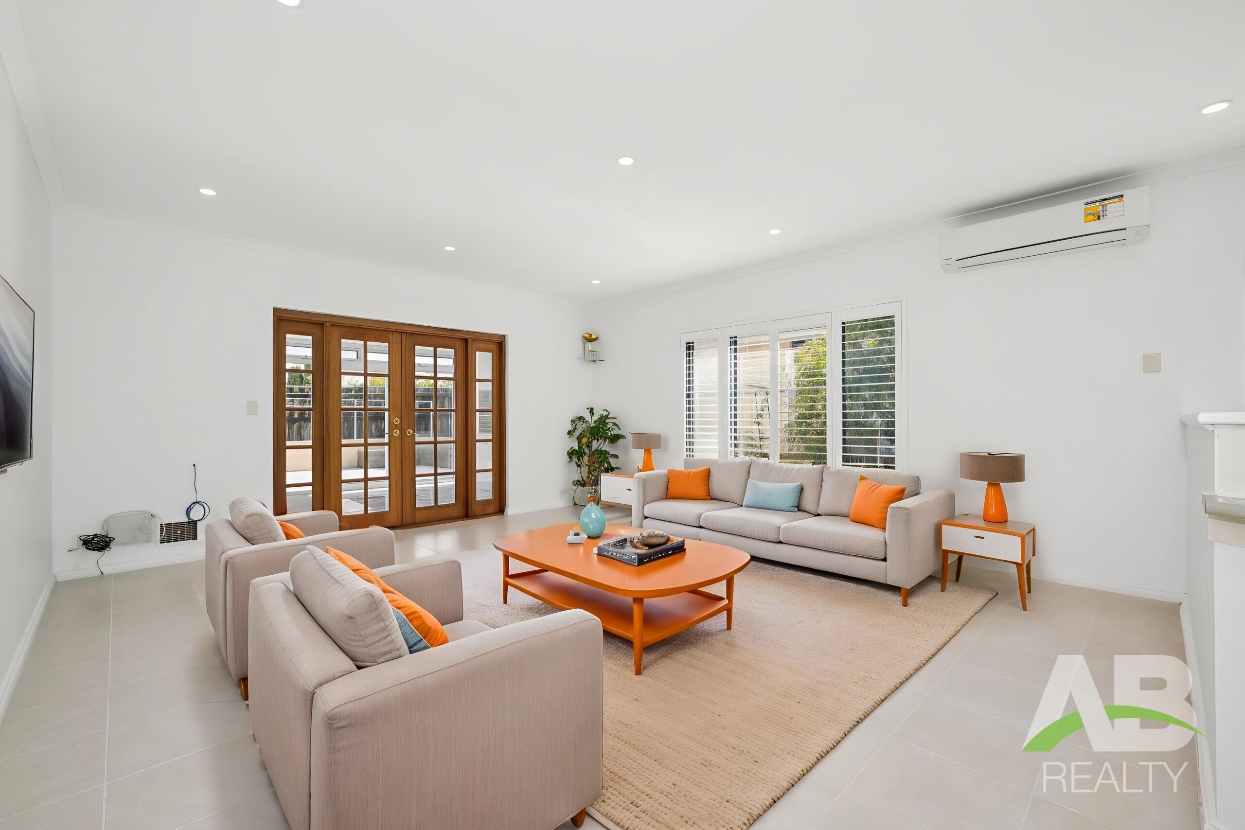 207613025 1782707841 81129 IMG0195 LivingRoom Standard